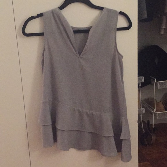 Grey sleeveless blouse - Picture 2 of 3